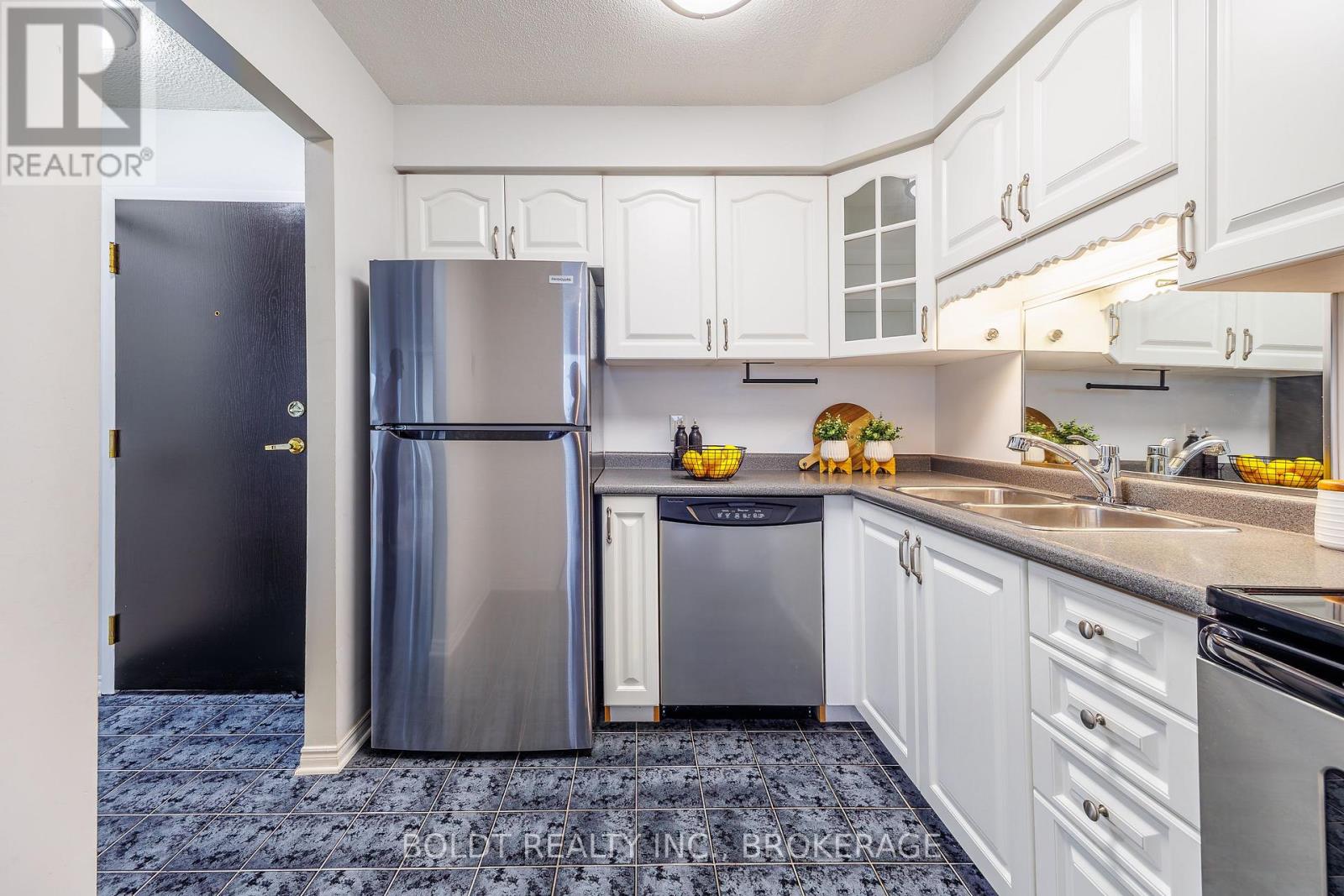 #812 81 SCOTT STREET - Image 19