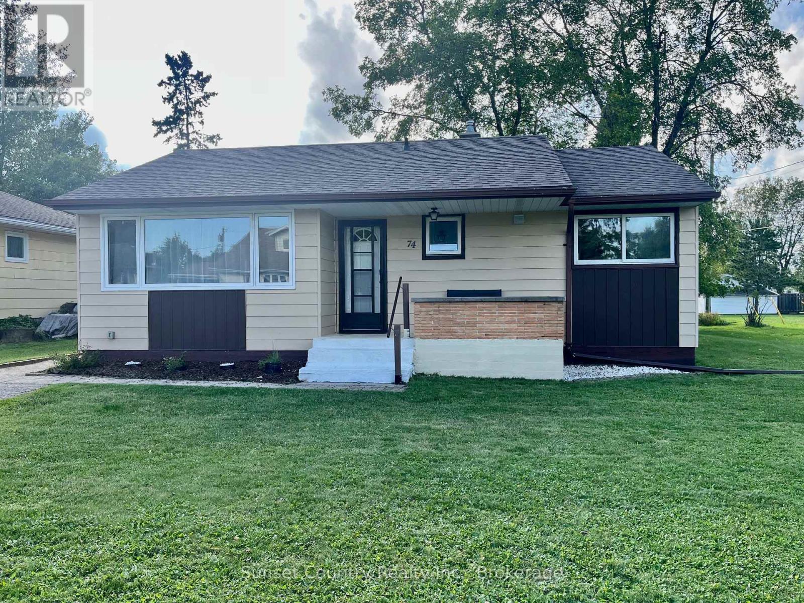 74 ELIZABETH AVENUE, Dryden (Milestone) — photo 1