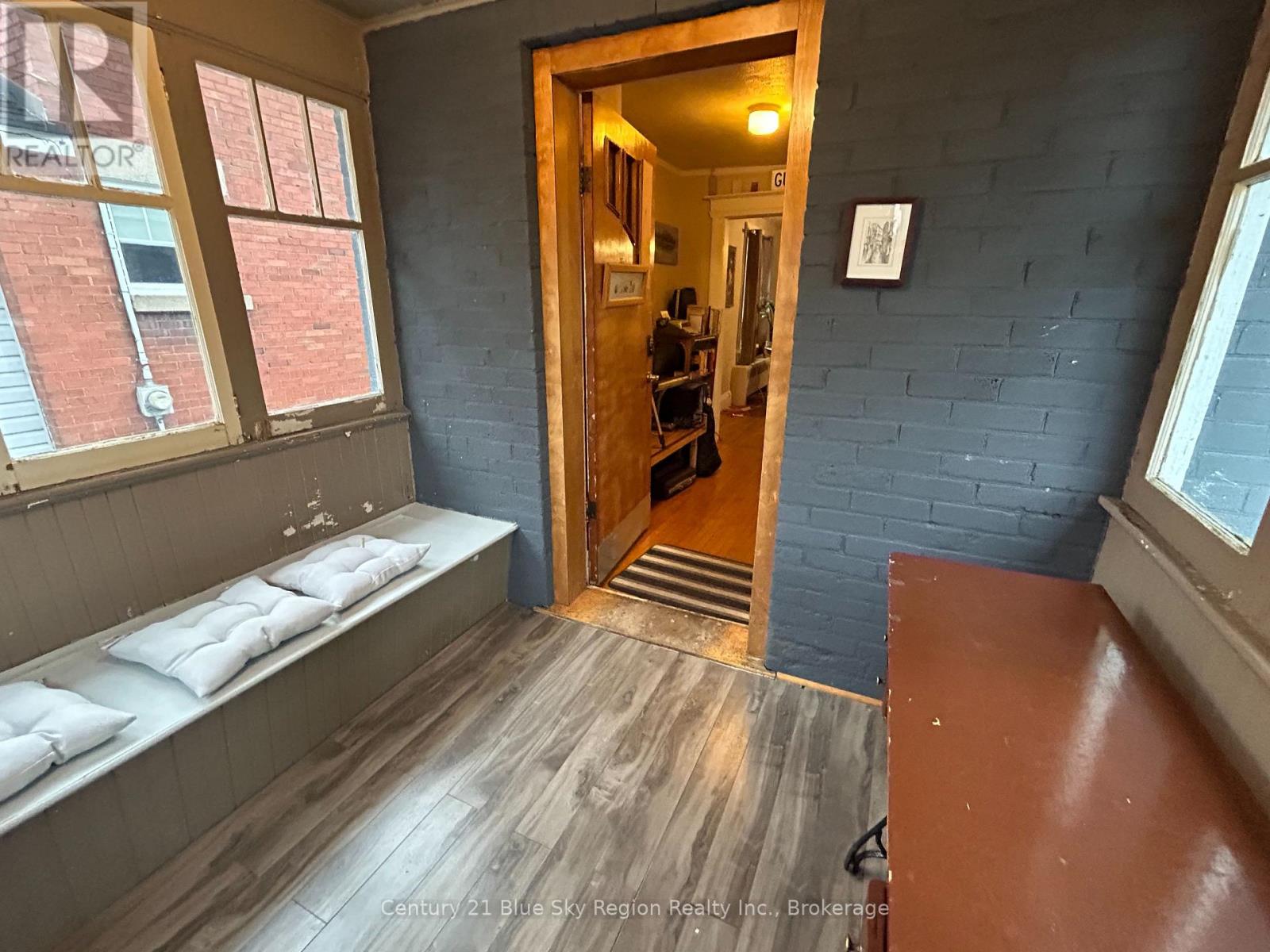 962 MAIN STREET W - Image 18
