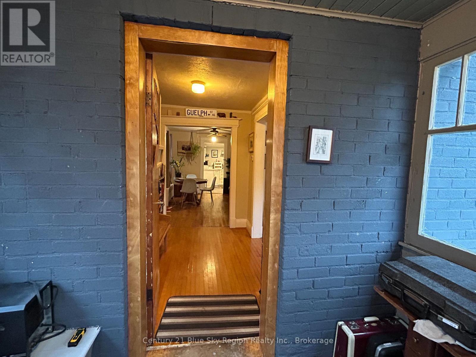 962 MAIN STREET W - 9