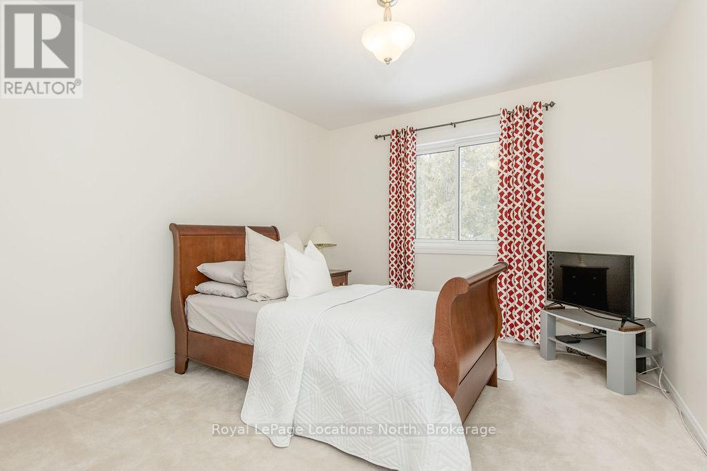 40 FAIRWAY CRESCENT - 16