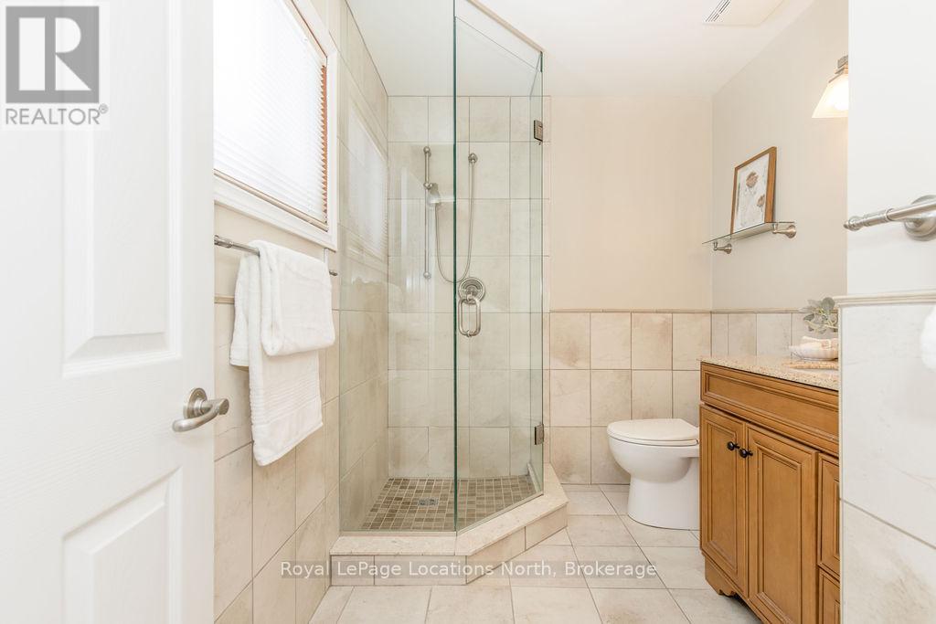 40 FAIRWAY CRESCENT - 18