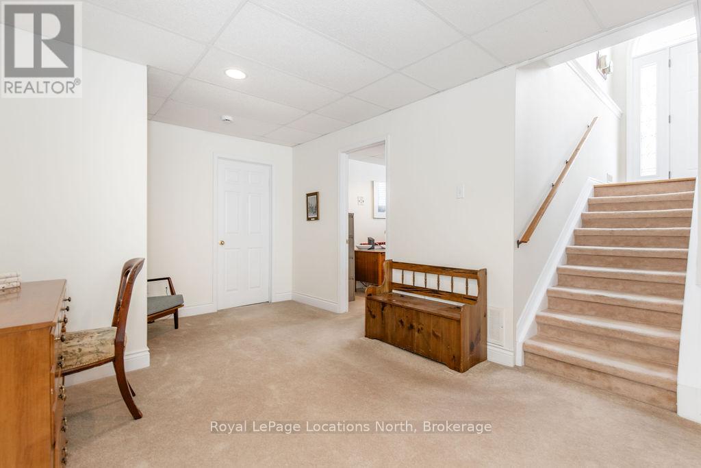 40 FAIRWAY CRESCENT - 22