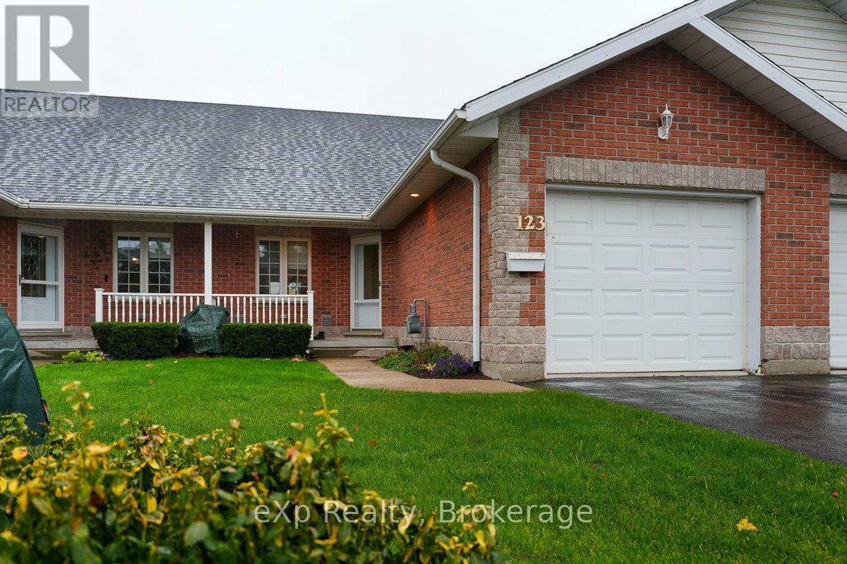 3 - 123 CHURCH STREET N, Wellington North (Mount Forest) — photo 1