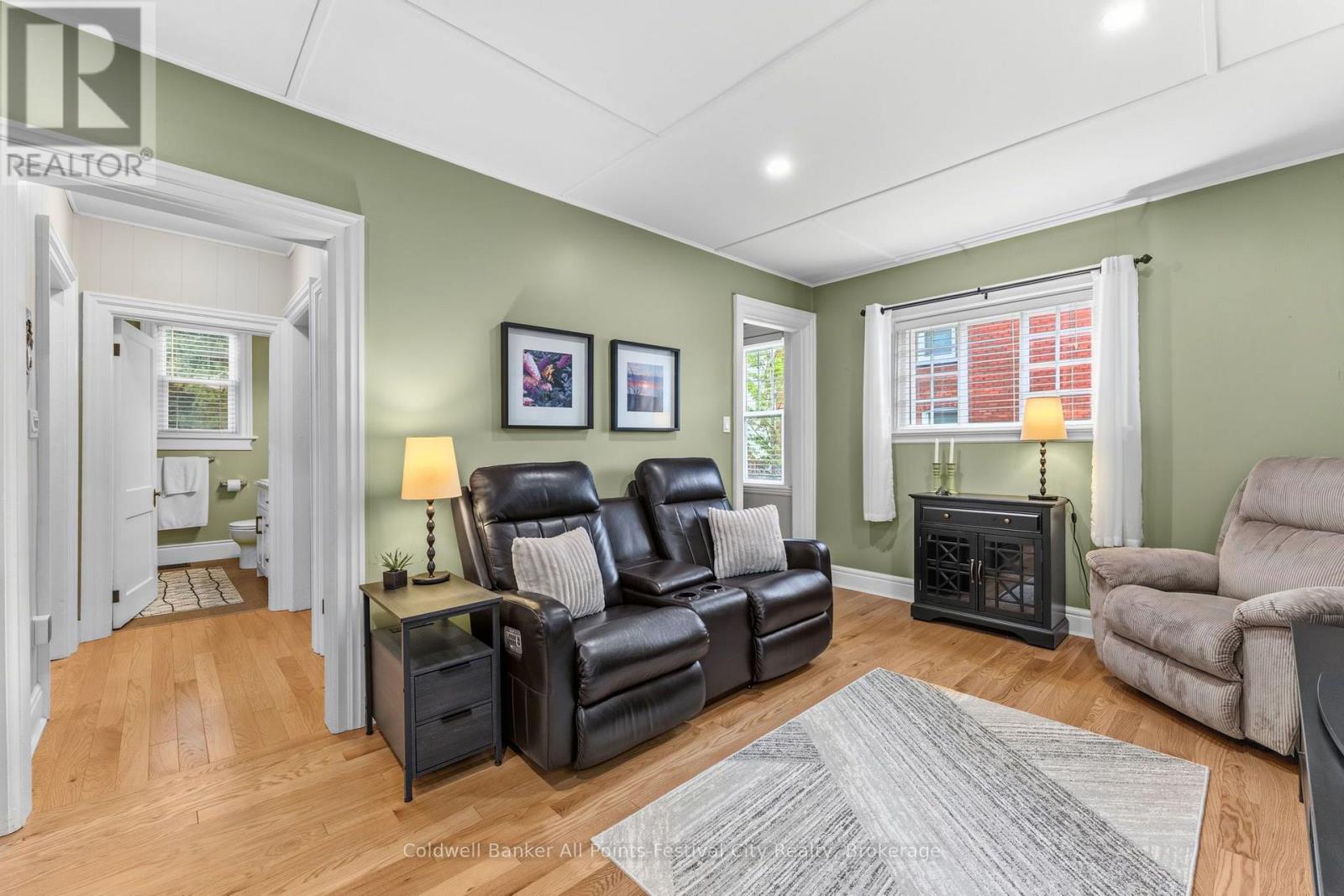 16 BRITANNIA ROAD E - 12