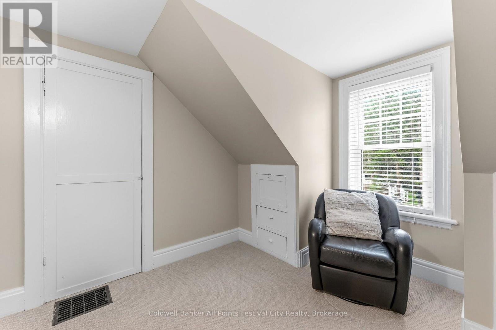 16 BRITANNIA ROAD E - Image 32