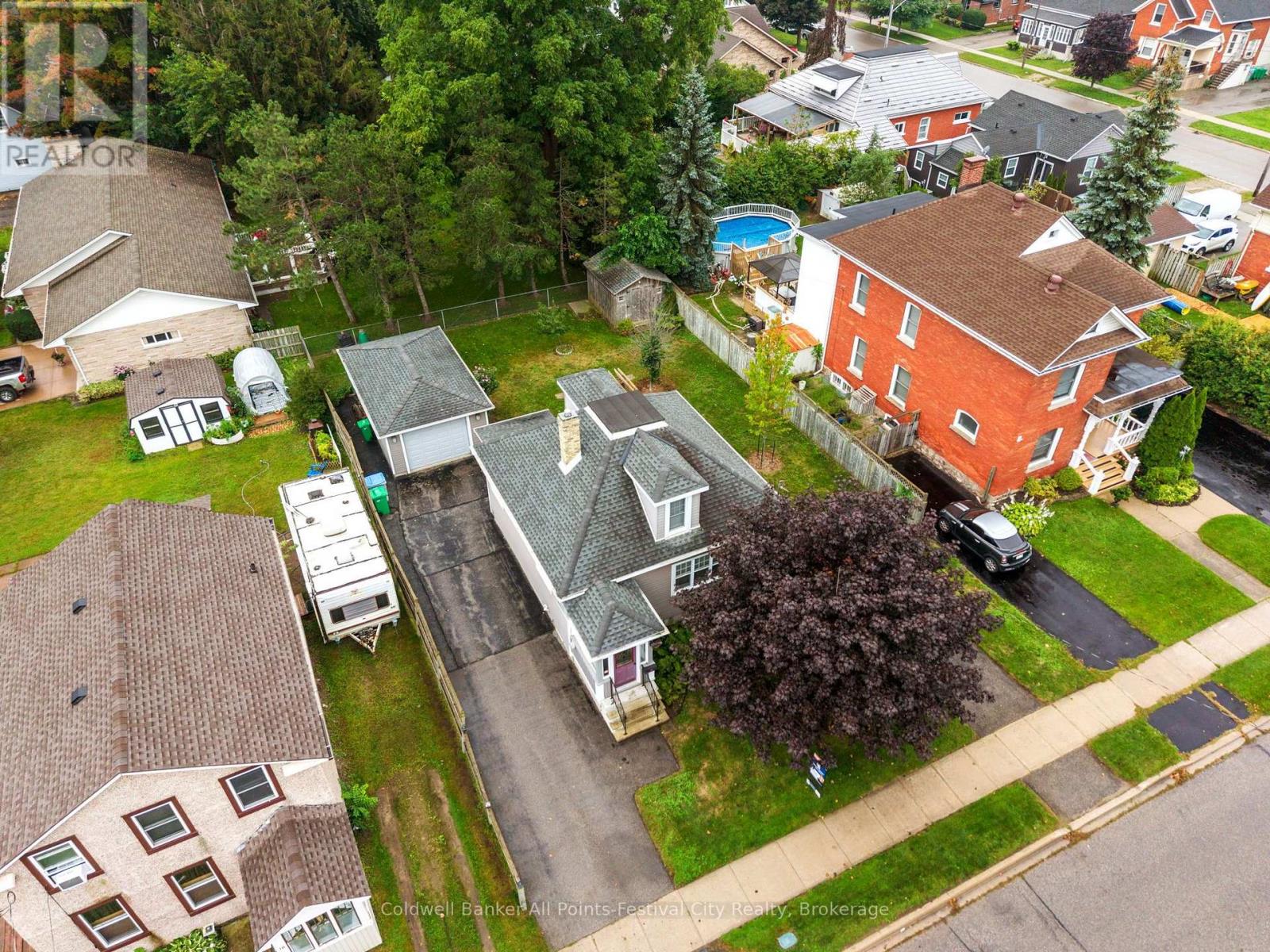 16 BRITANNIA ROAD E - 45