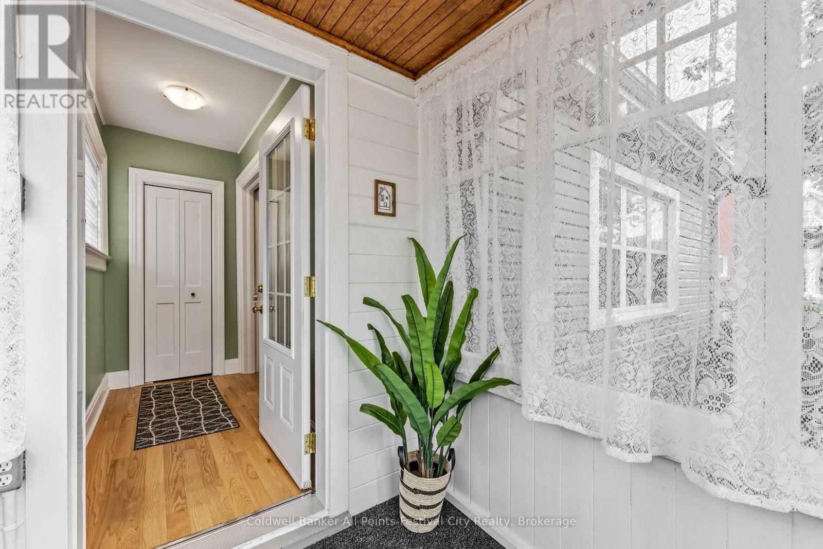 16 BRITANNIA ROAD E - Image 6