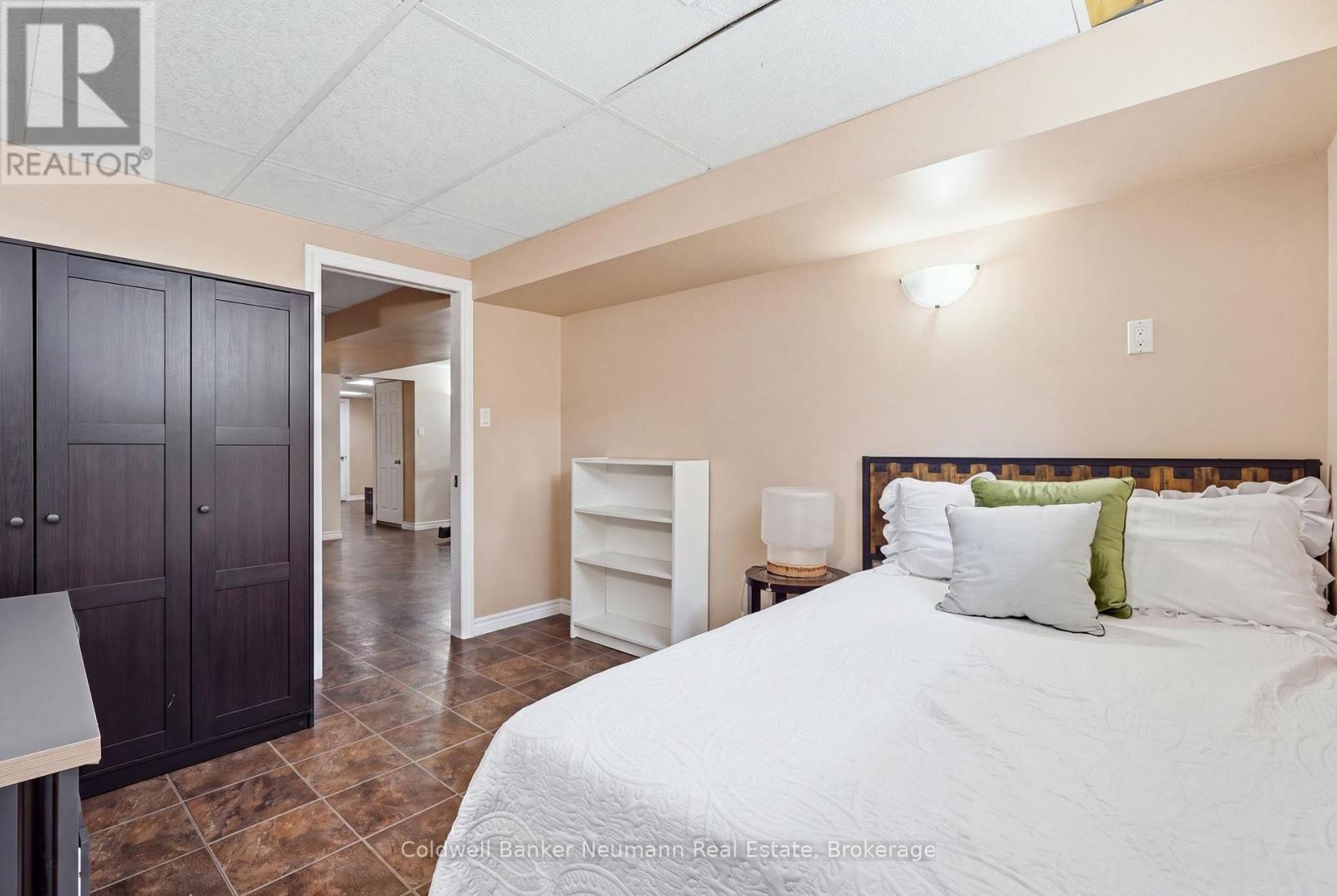 7 HENDERSON DRIVE - Image 29