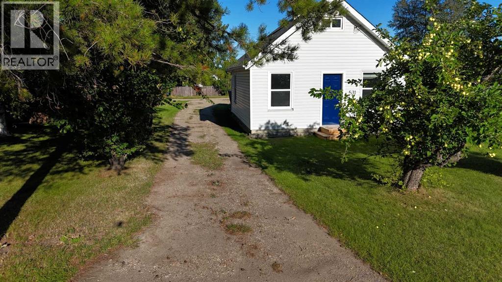 531 65 Street, Edson — photo 3
