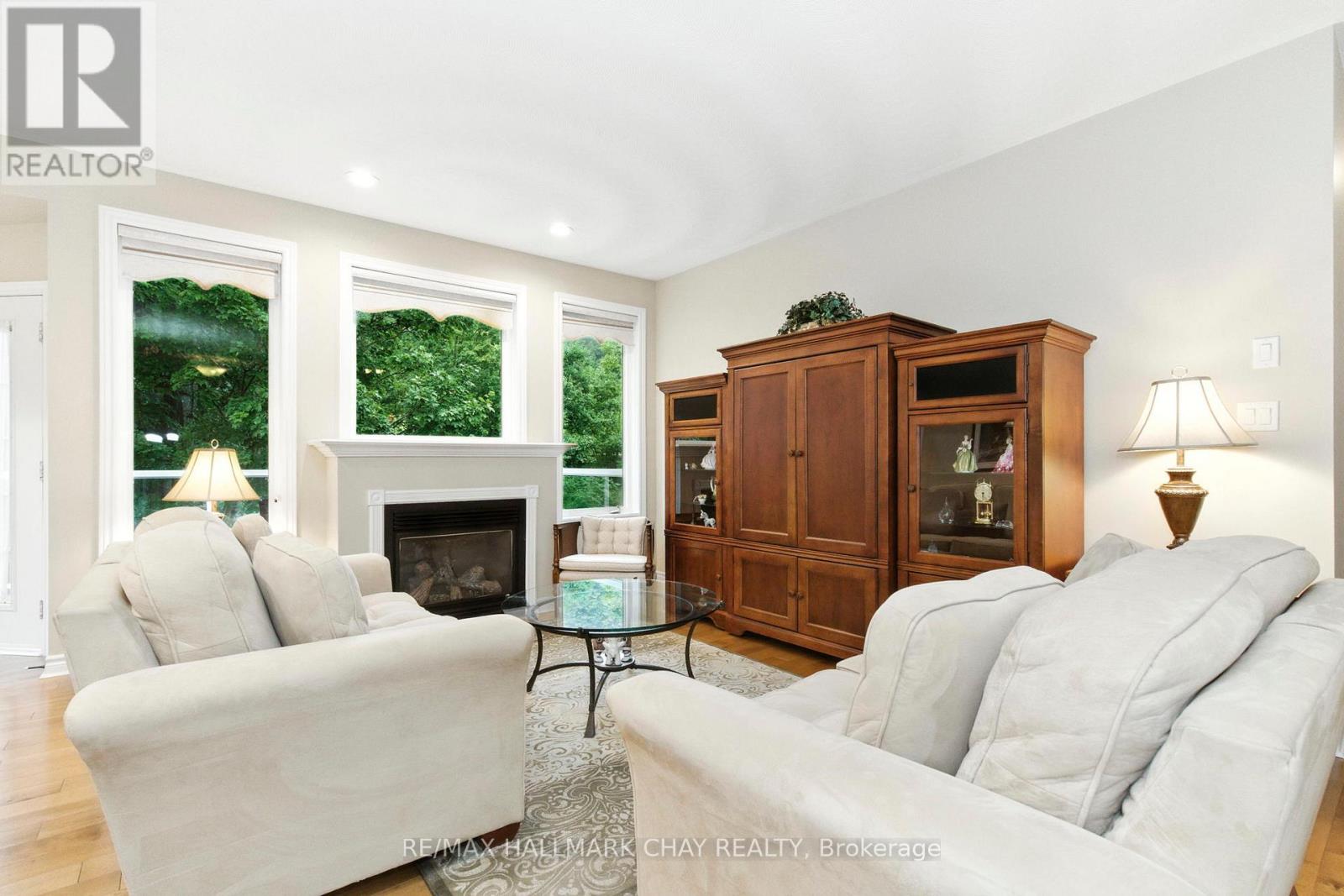 32 VALLEYCREST DRIVE - Image 12