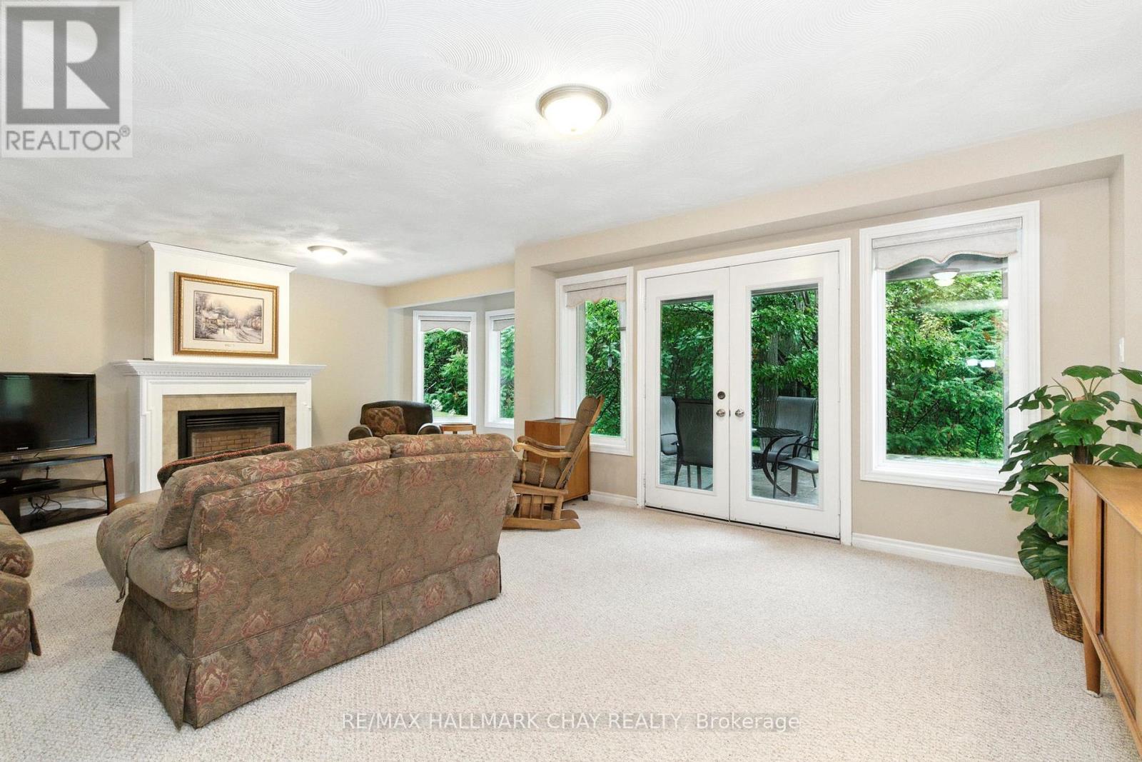 32 VALLEYCREST DRIVE - 19