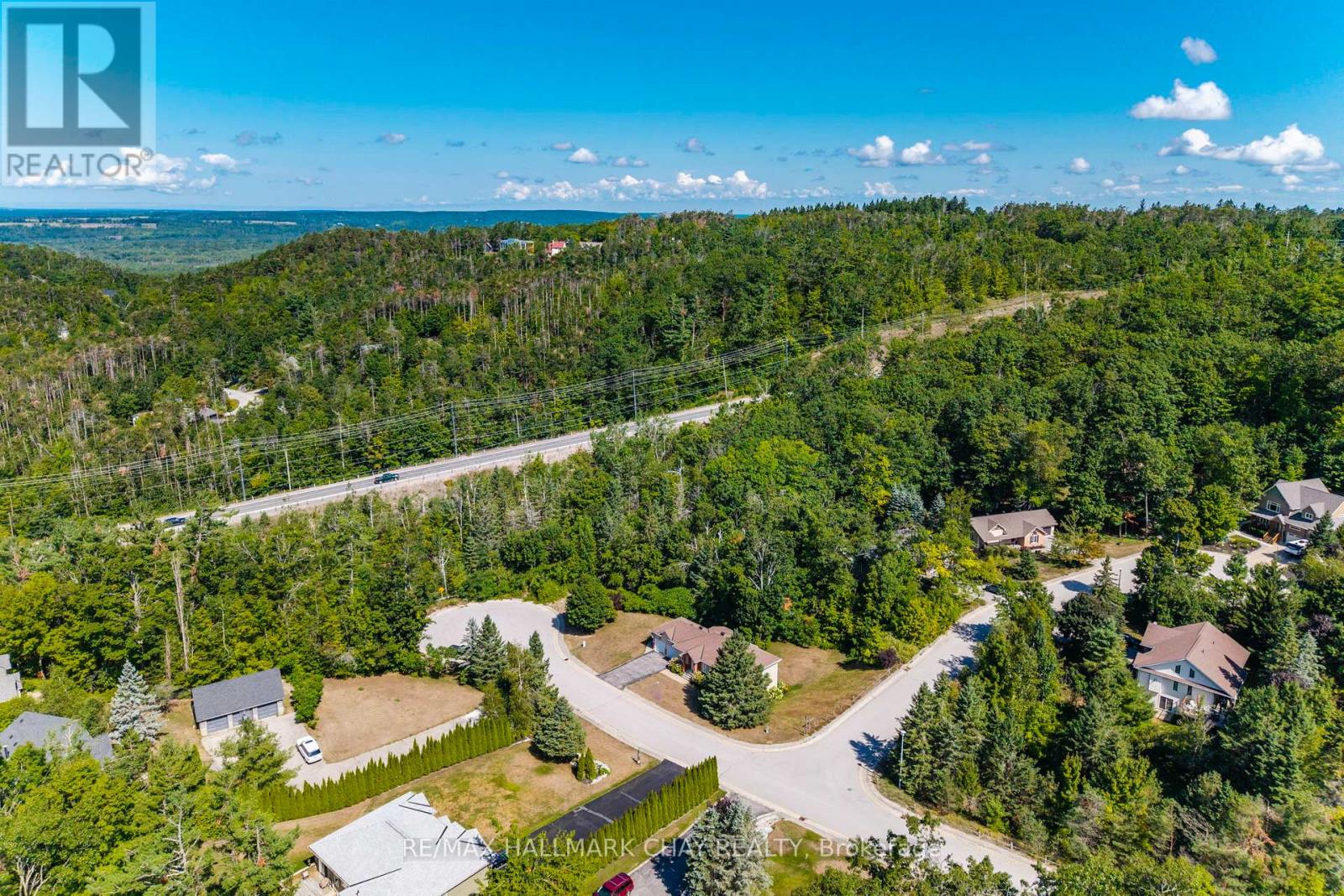 32 VALLEYCREST DRIVE - 43