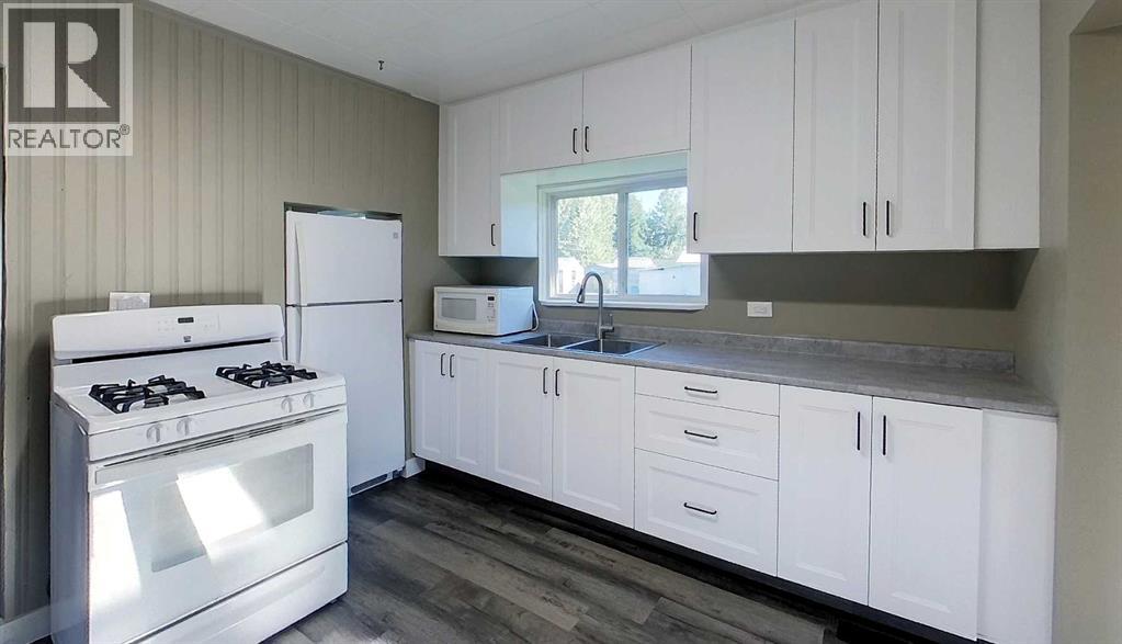 531 65 Street, Edson — photo 8