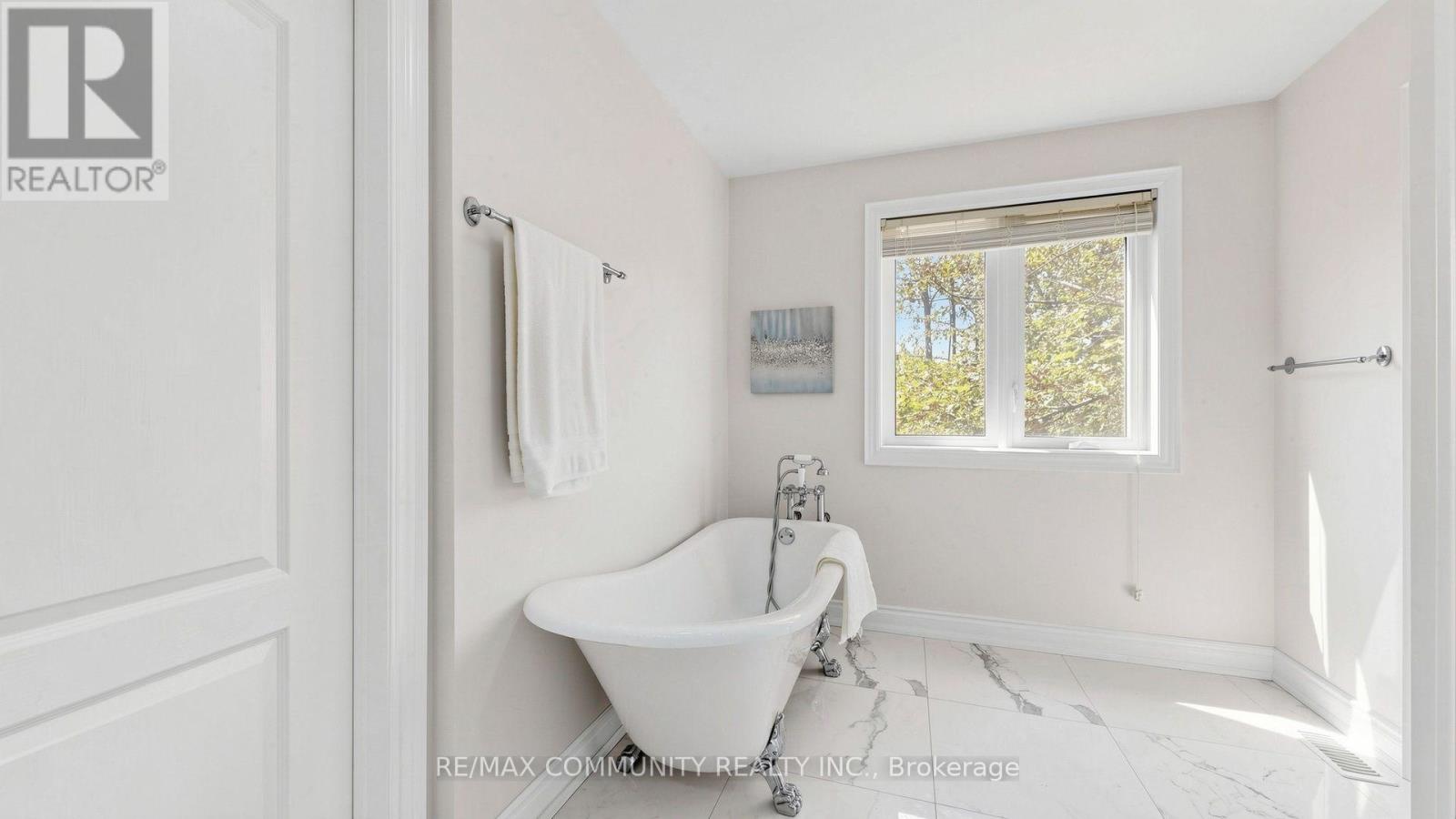 118 HAREWOOD AVENUE - 26