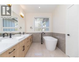 701 Madrona Pl, Langford, BC V9B6C6 Photo 17