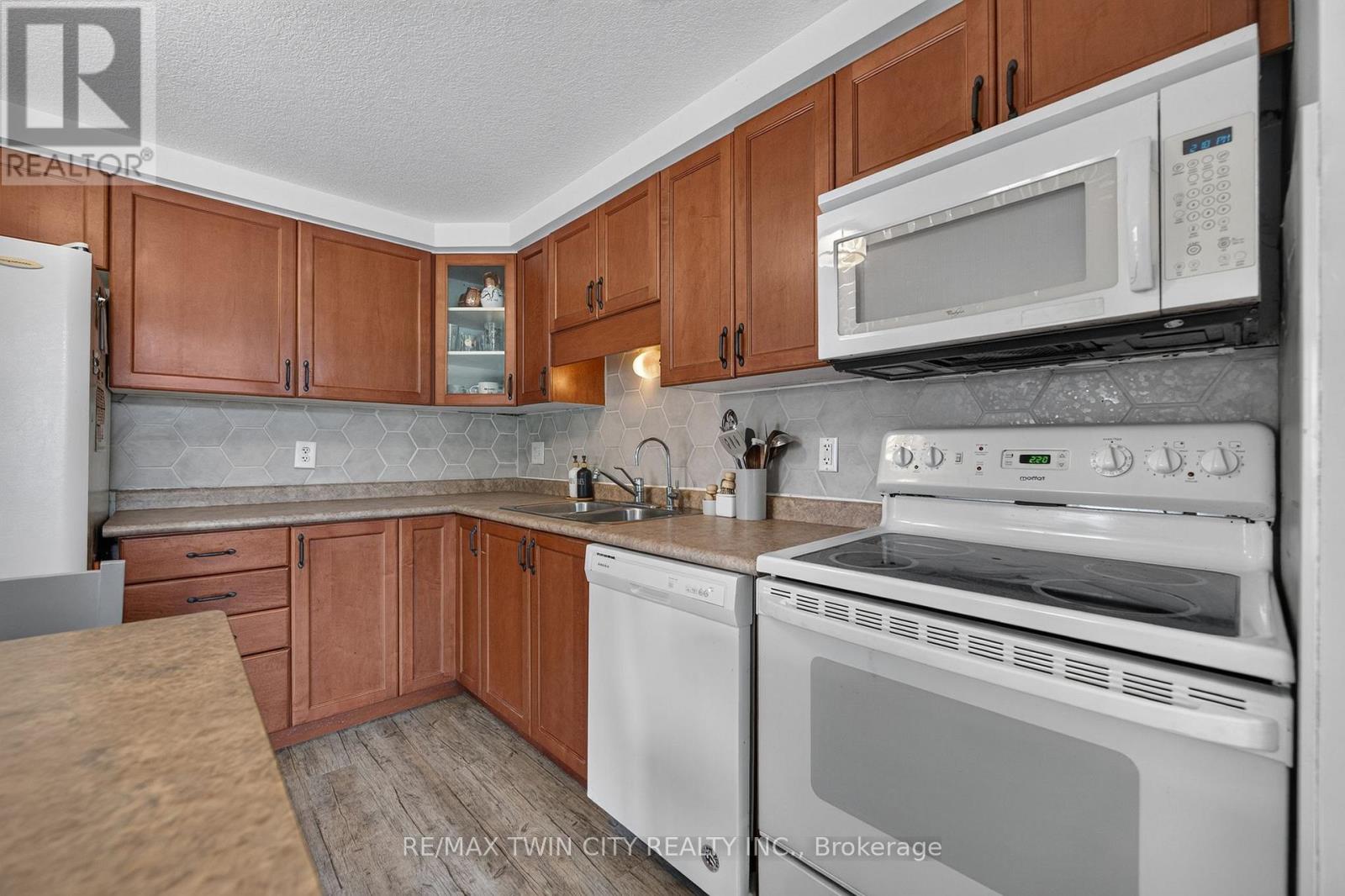 600 WHITE CEDAR AVENUE - 13