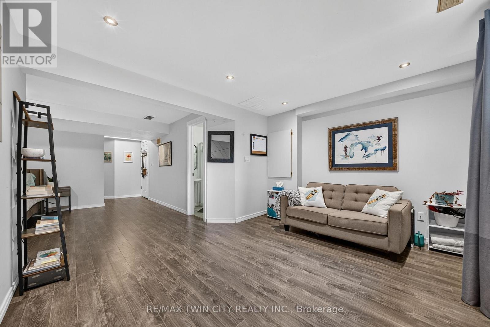 600 WHITE CEDAR AVENUE - 32