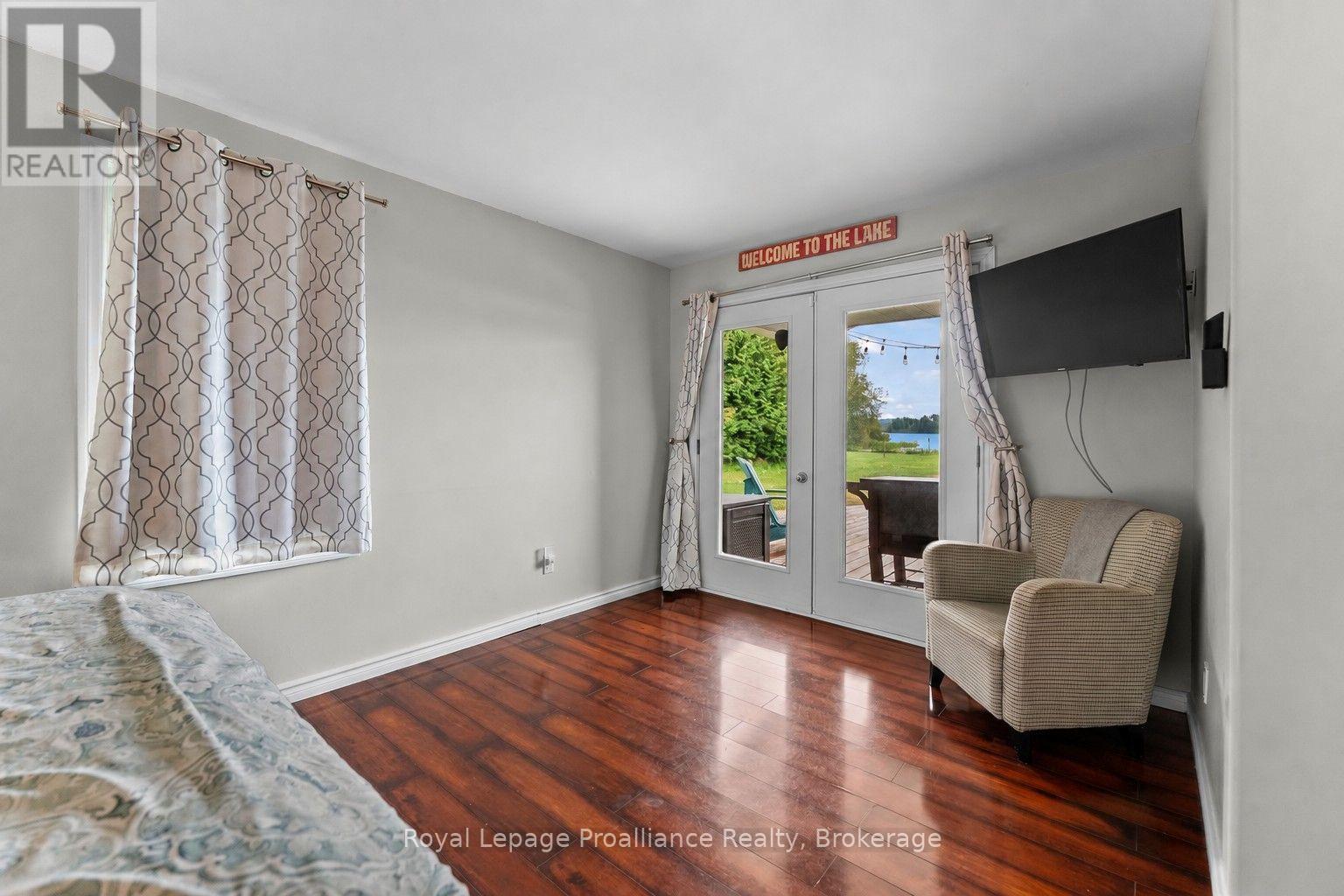 137 LAKESHORE DRIVE - 22