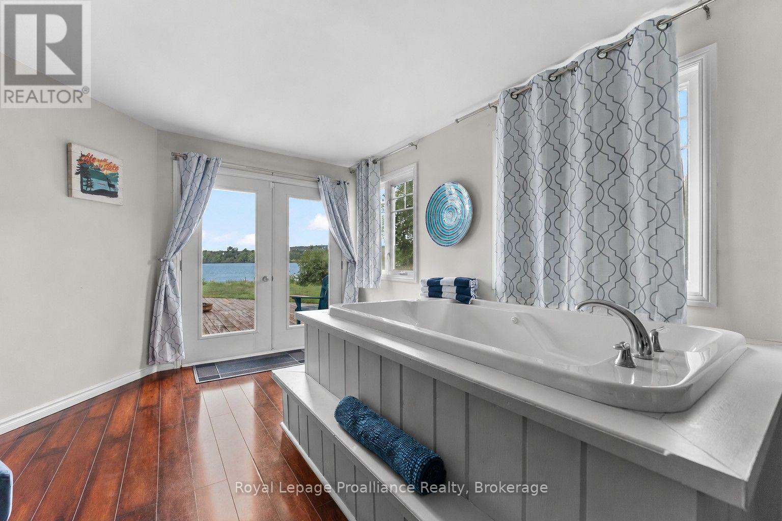 137 LAKESHORE DRIVE - 29