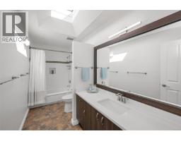 874 Kentwood Lane, Saanich, BC V8Y3C6 Photo 23