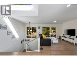 874 Kentwood Lane, Saanich, BC V8Y3C6 Photo 30