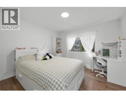 874 Kentwood Lane, Saanich, BC V8Y3C6 Photo 27