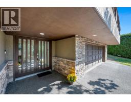 874 Kentwood Lane, Saanich, BC V8Y3C6 Photo 42