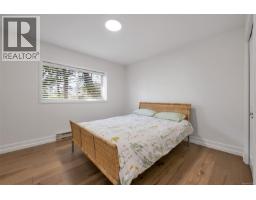 874 Kentwood Lane, Saanich, BC V8Y3C6 Photo 35