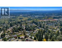 874 Kentwood Lane, Saanich, BC V8Y3C6 Photo 52