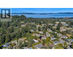 874 Kentwood Lane, Saanich, BC V8Y3C6 Photo 50
