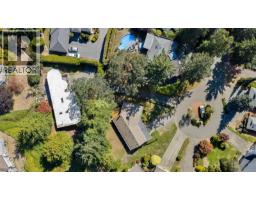 874 Kentwood Lane, Saanich, BC V8Y3C6 Photo 48