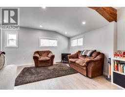 Primary Bedroom - 813 8 Avenue Ne, Three Hills, AB T0M2A0 Photo 9