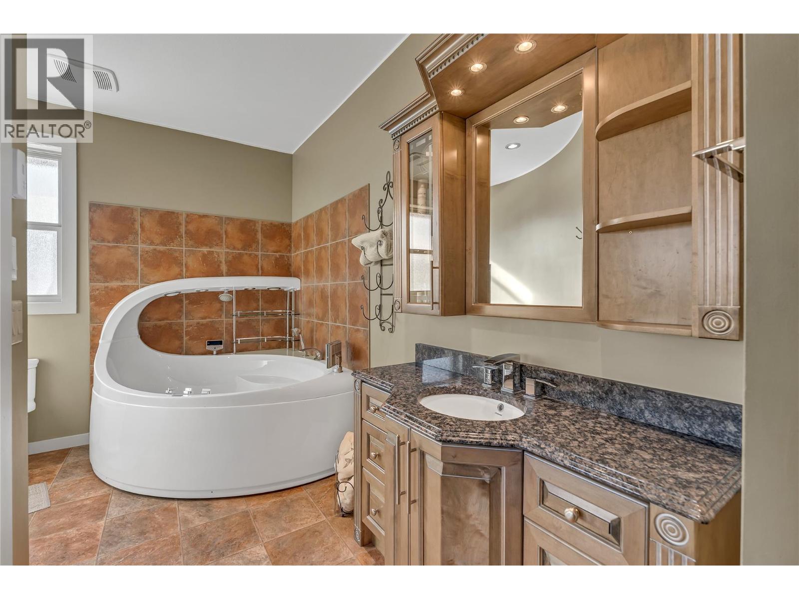 8705 Road 22 Road, Oliver