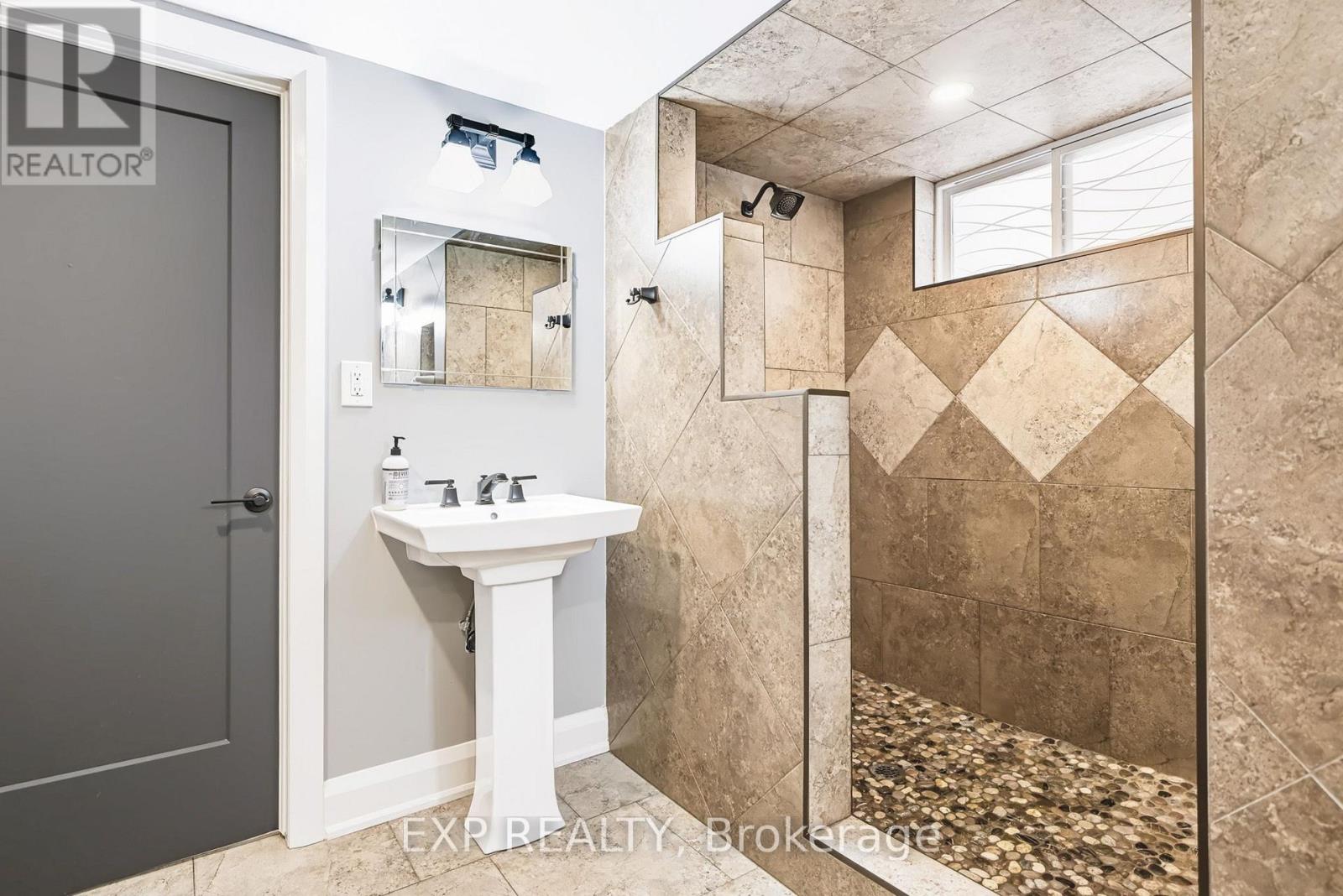 3 Bed, 3 Bath House for Sale in Ottawa – 61 RIDGEFIELD CRESCENT, Ottawa – MLS# X13764376 - Image 30