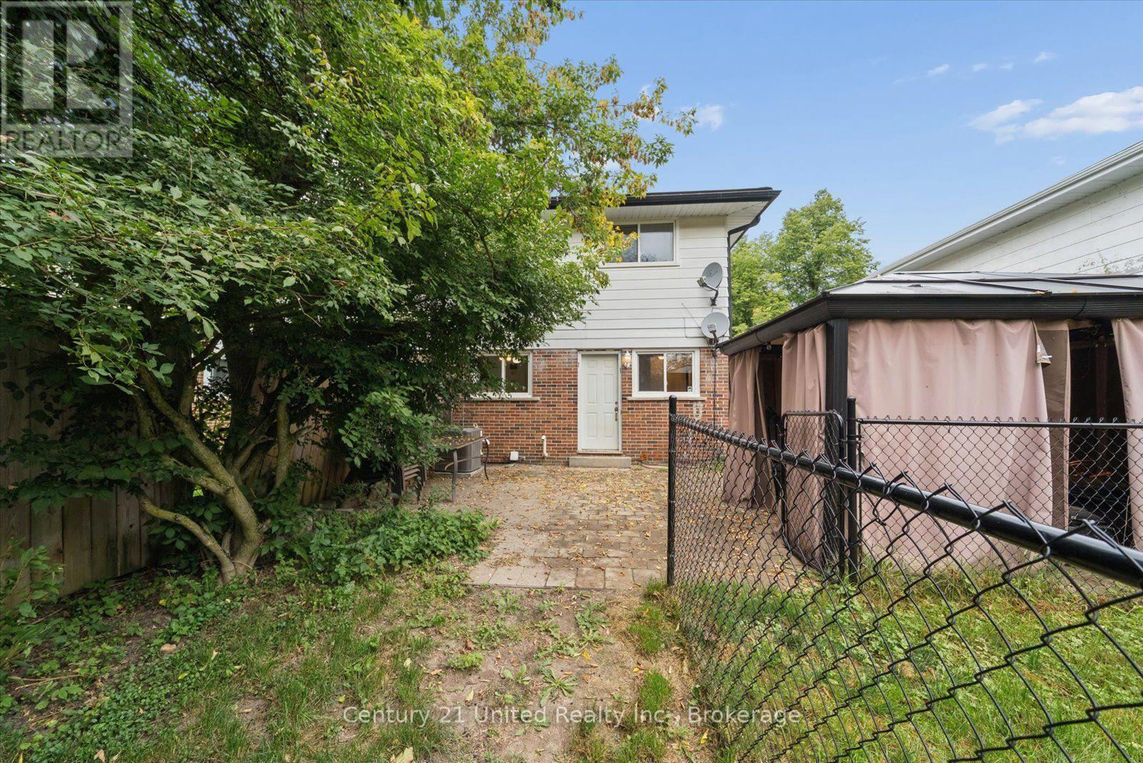 46B SPRINGBROOK DRIVE - Image 32