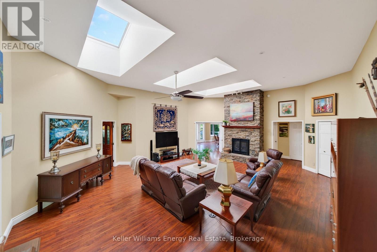 89 SMITH'S BAY AVENUE - 11