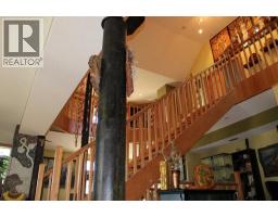 6pc Bathroom - 4643 29 Avenue Nw, Calgary, AB T3B0J1 Photo 11