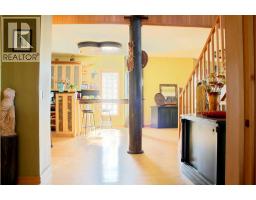 4pc Bathroom - 4643 29 Avenue Nw, Calgary, AB T3B0J1 Photo 15
