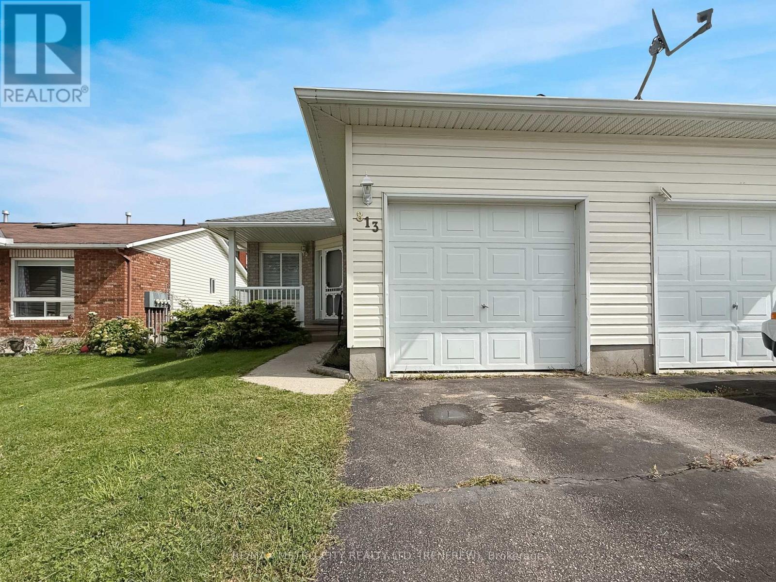 813 EIGHTH STREET, Renfrew — photo 2