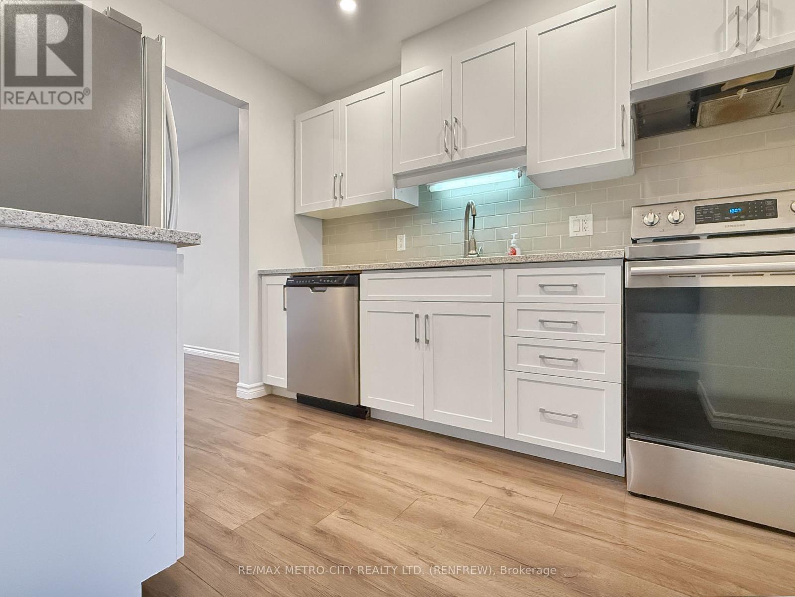 813 EIGHTH STREET, Renfrew — photo 5