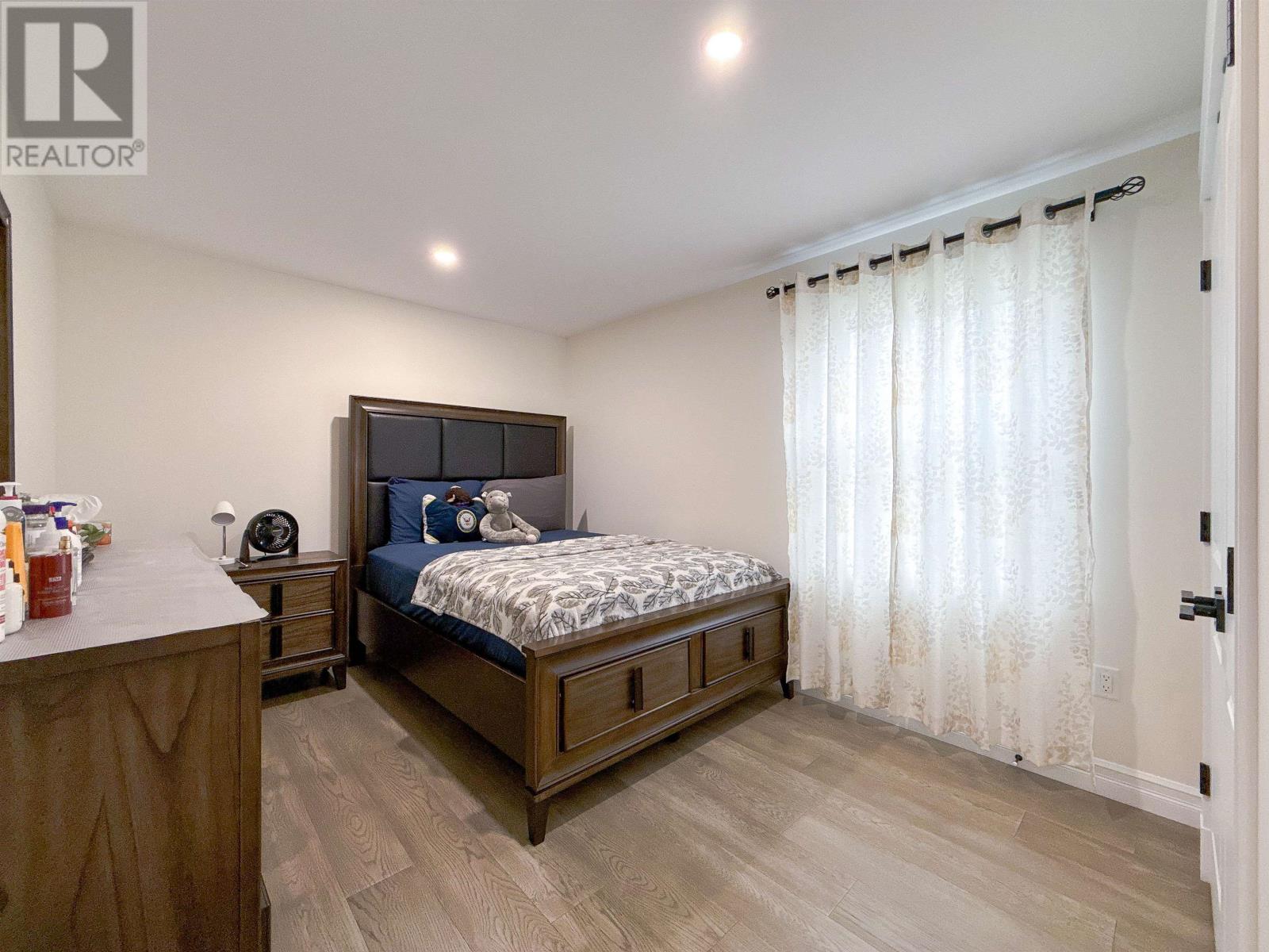 1 Raspberry Avenue - 24