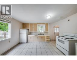 Living room - 2258 Eighth Avenue, Trail, BC V1R3E3 Photo 8