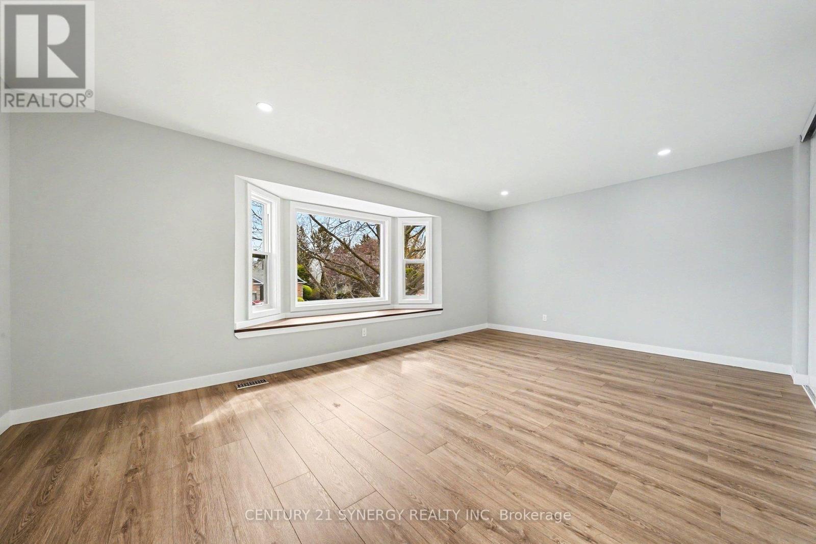 4 Bed, 3 Bath House for Sale in Ottawa – 31 WILLOW GLEN DRIVE, Ottawa – MLS# X13765756 - Image 18