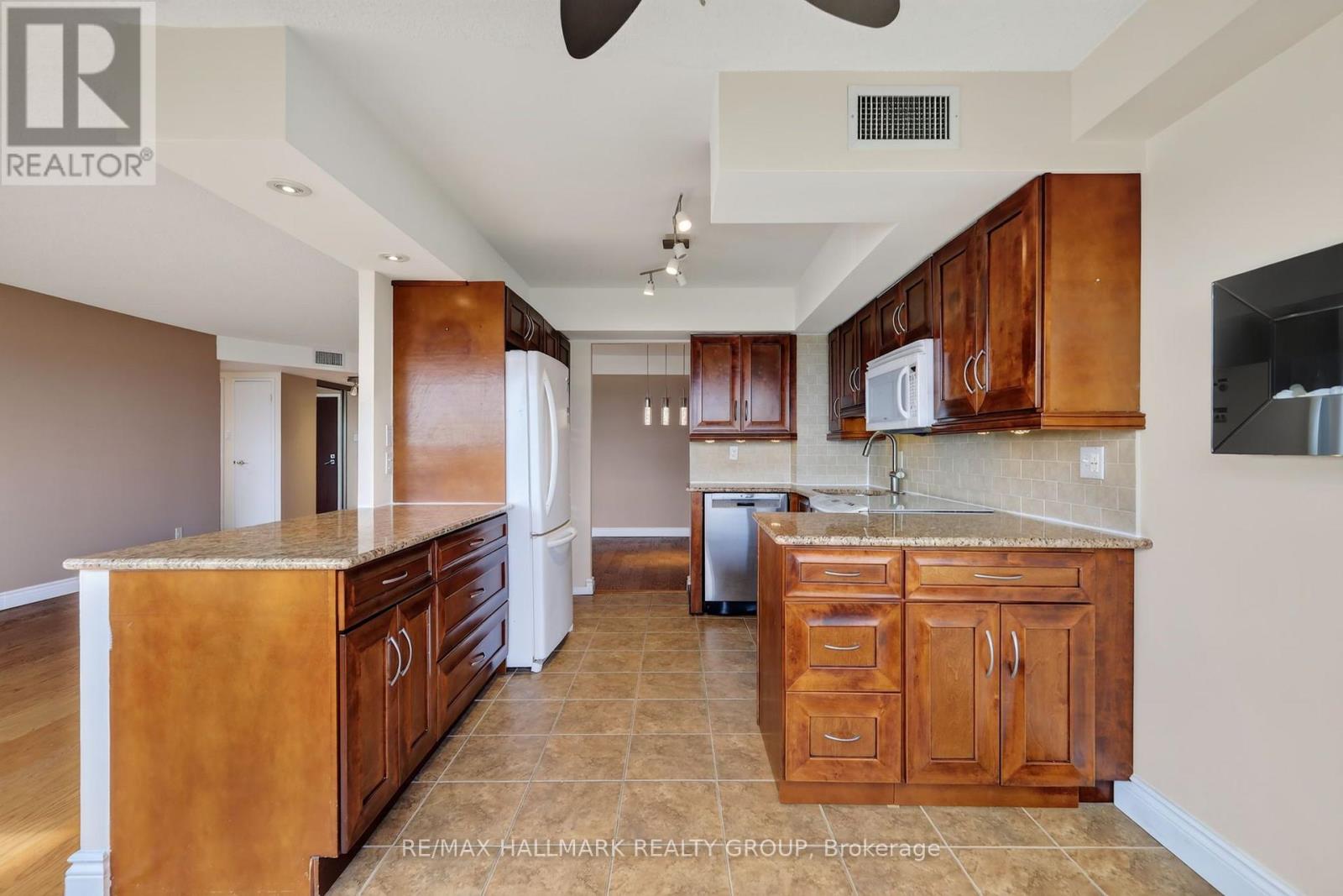 #2402 1500 RIVERSIDE DRIVE - Image 18