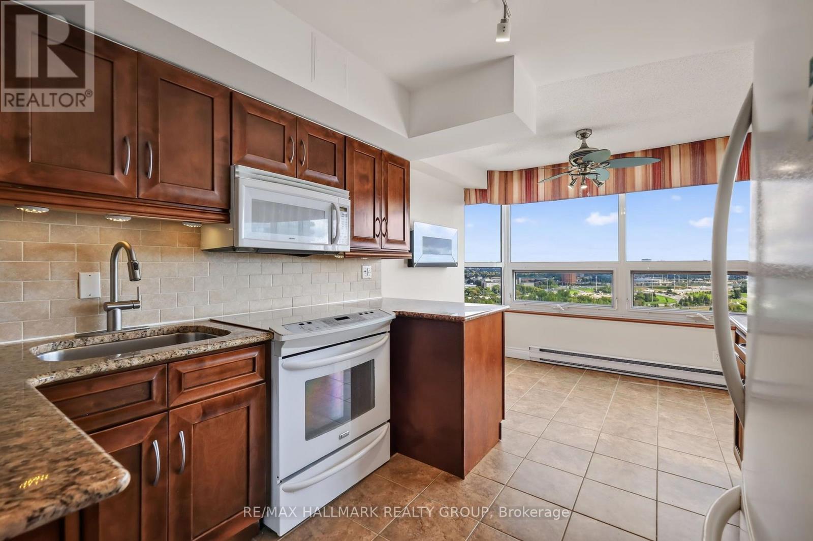 #2402 1500 RIVERSIDE DRIVE - Image 19