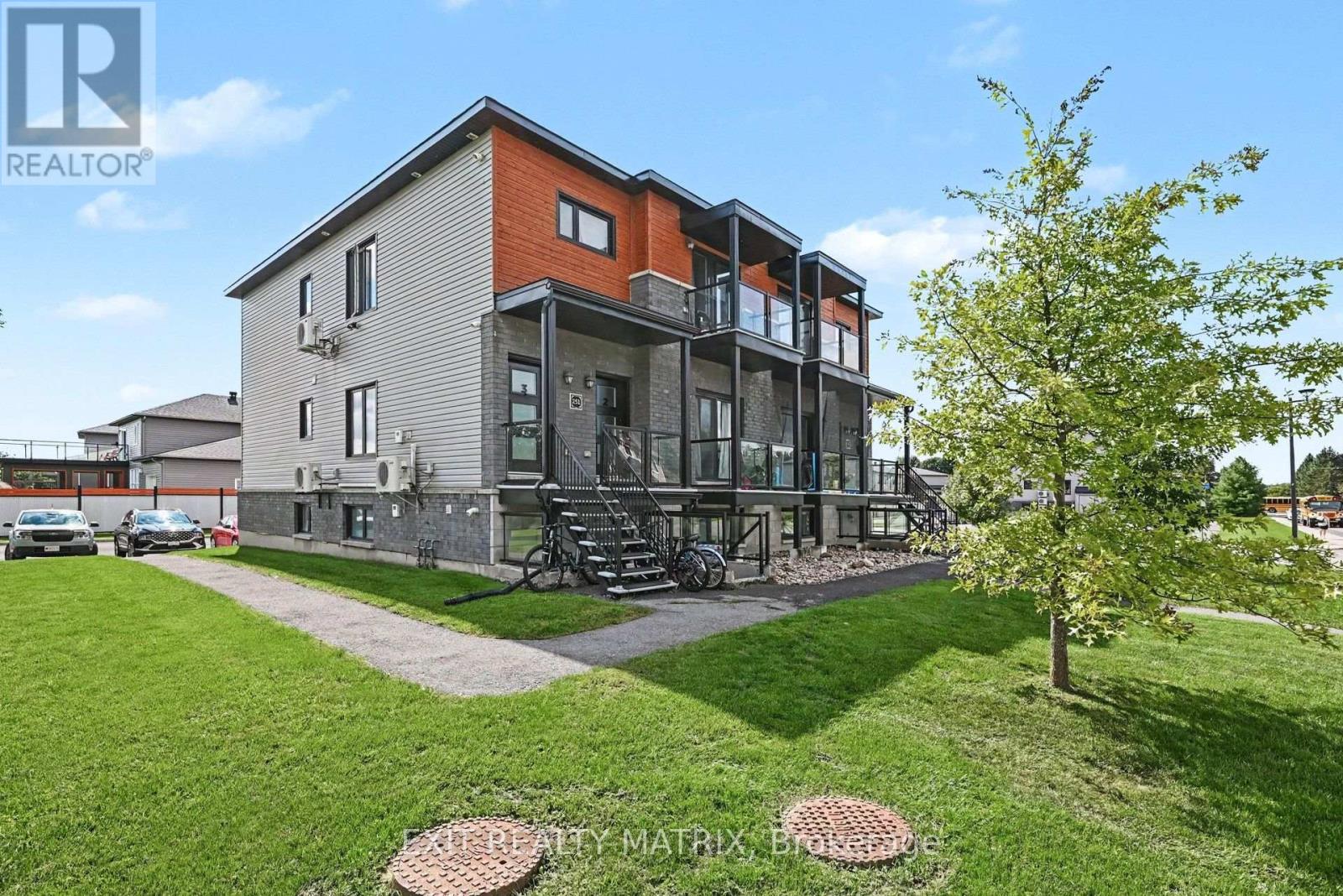 #1 251 CAPRI AVENUE - 2