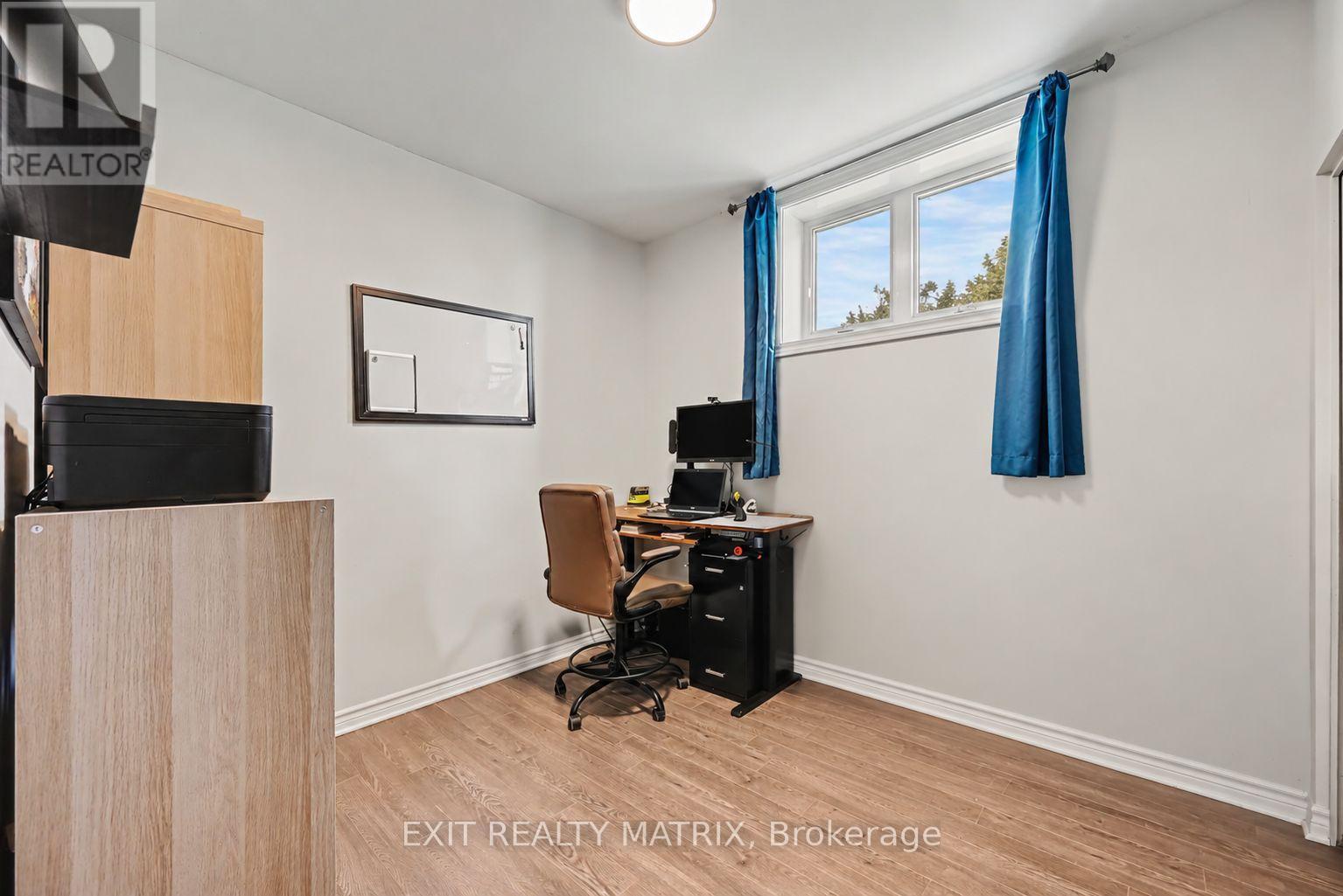 #1 251 CAPRI AVENUE - 20