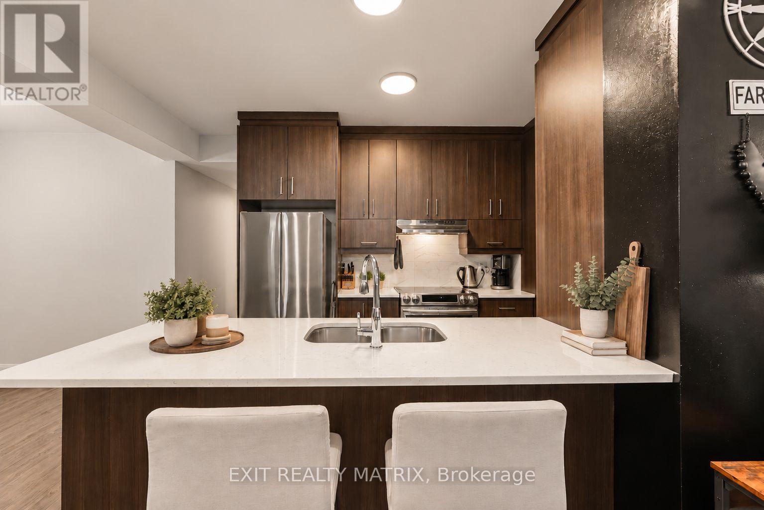 1 - 251 CAPRI AVENUE, Russell — photo 6