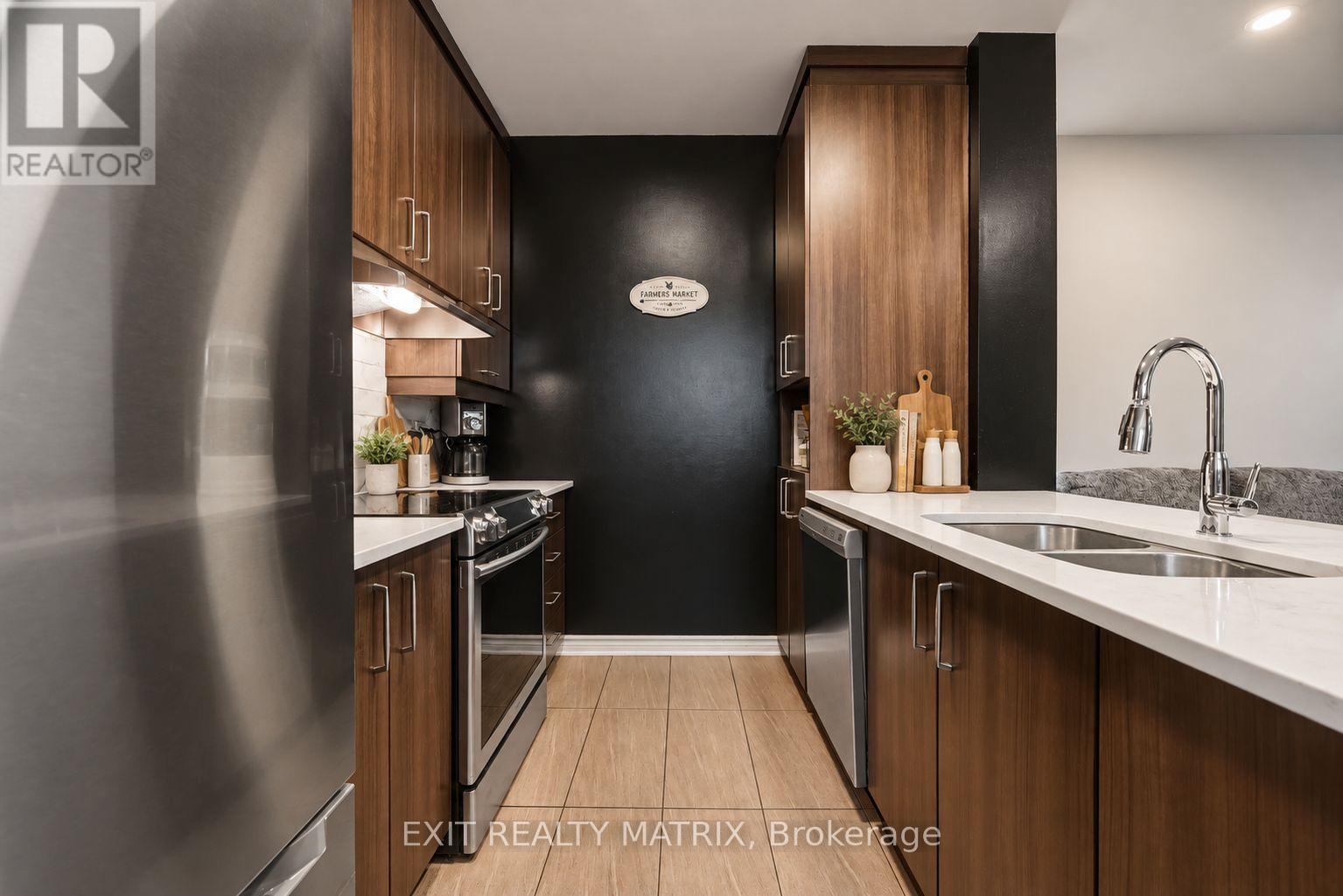 1 - 251 CAPRI AVENUE, Russell — photo 7
